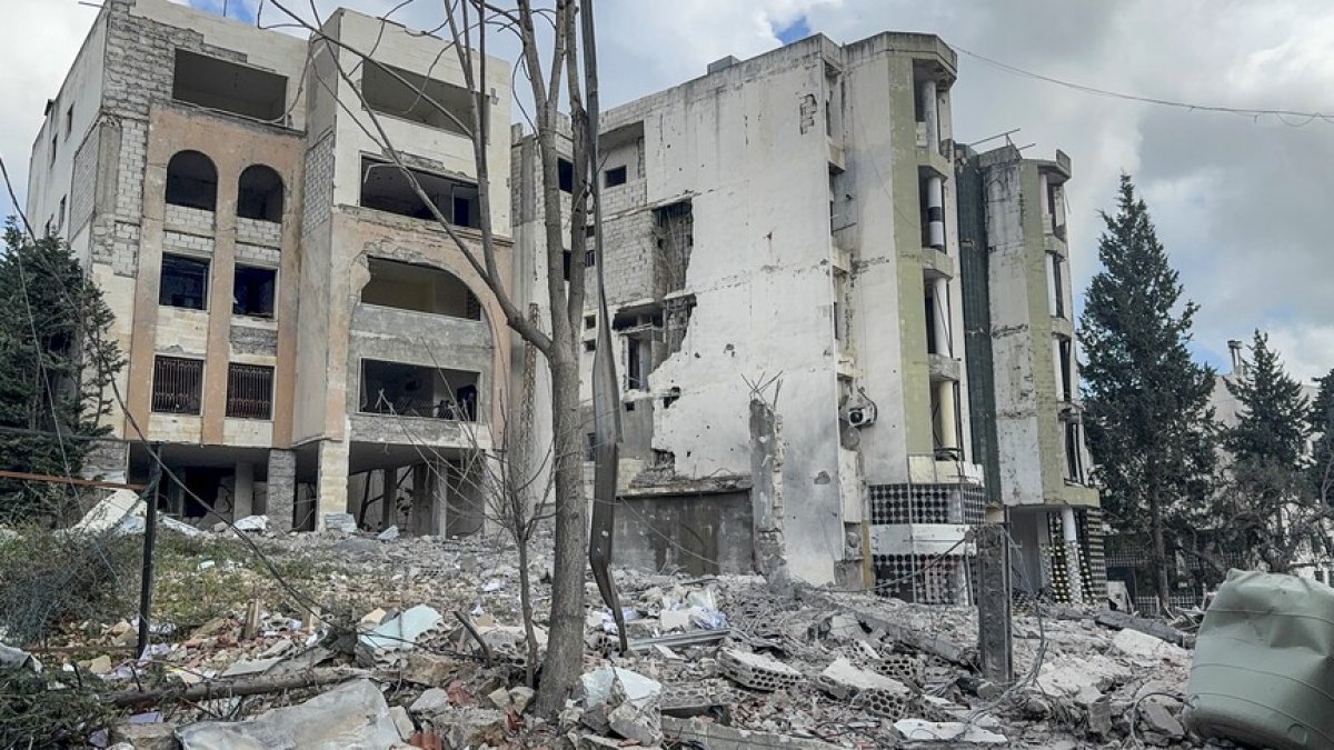 İsrail ordusunun Lübnan'ın güneyine düzenlediği saldırıda 8 kişi hayatını kaybetti