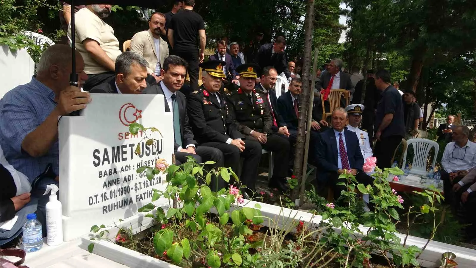 15 Temmuz şehitlerinden Samet Uslu, şehadetinin 10. yılında kabri başında dualarla anıldı