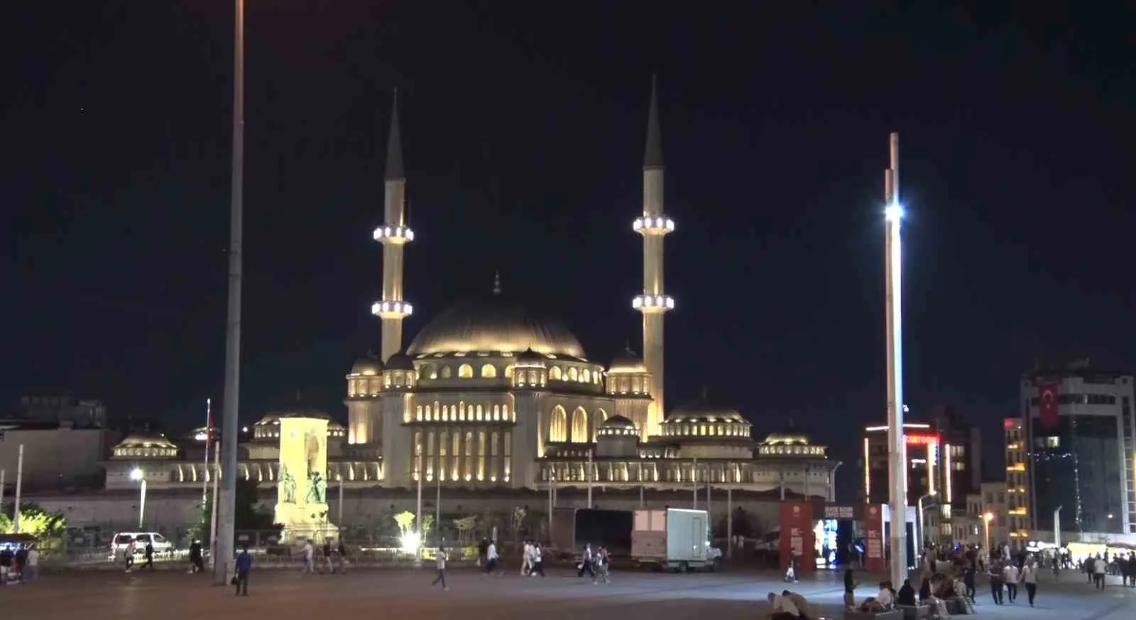 15 Temmuz’un 10. yıl dönümünde İstanbul’da camilerde sela okundu