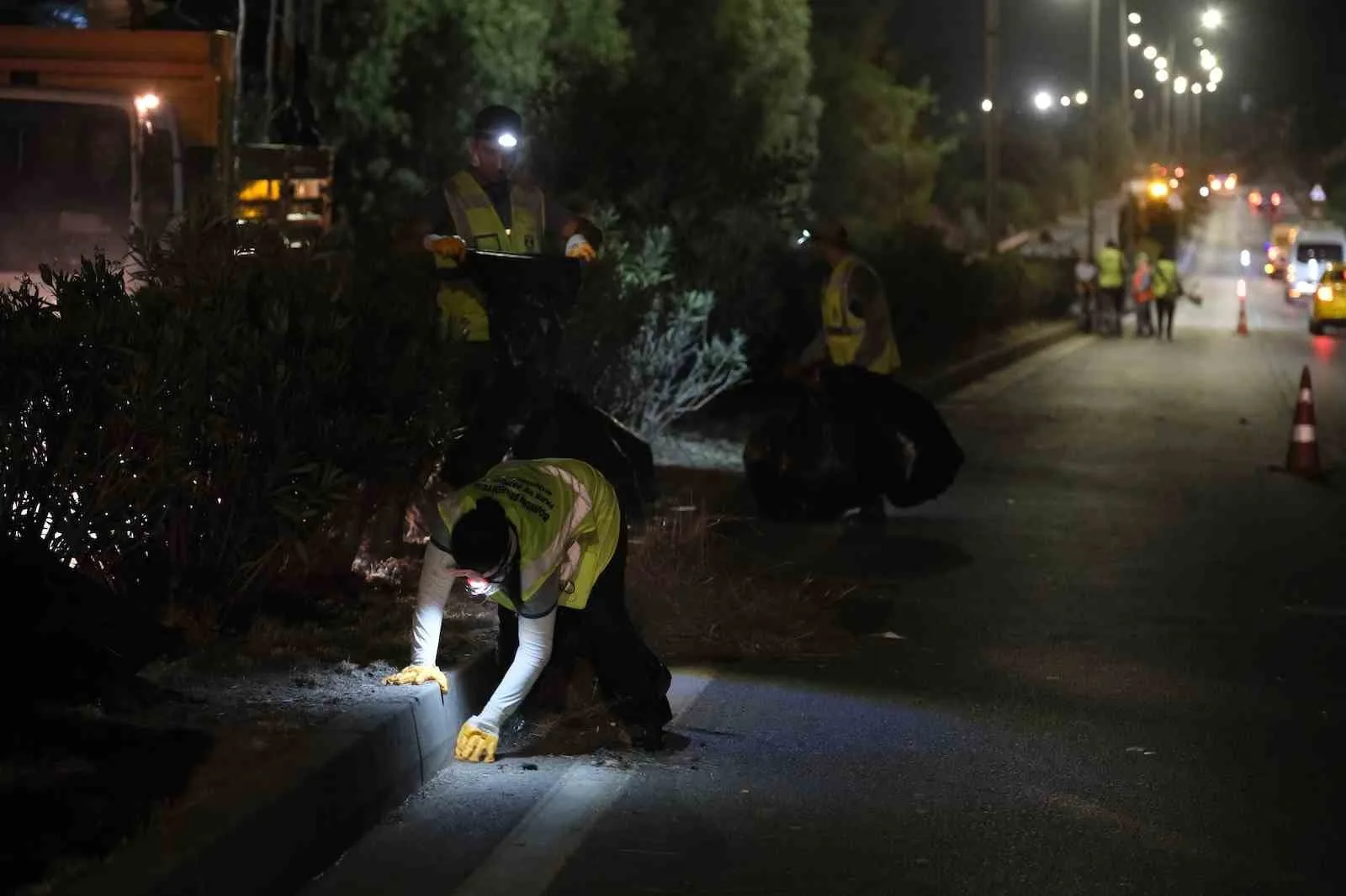 150 kişilik ekiple Emin Anter Bulvarı’nda gece mesaisi