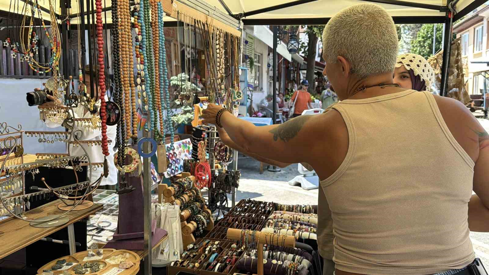 Emekli oldu hobisini dükkana yansıttı