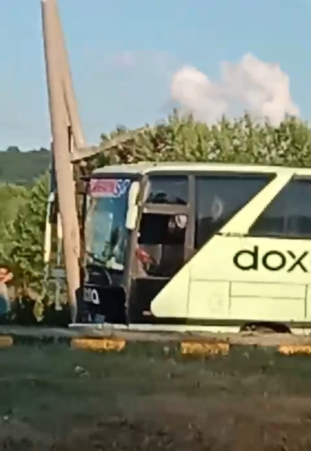 Kaza sonrası patlayan lastik polis memurunu yaralandı