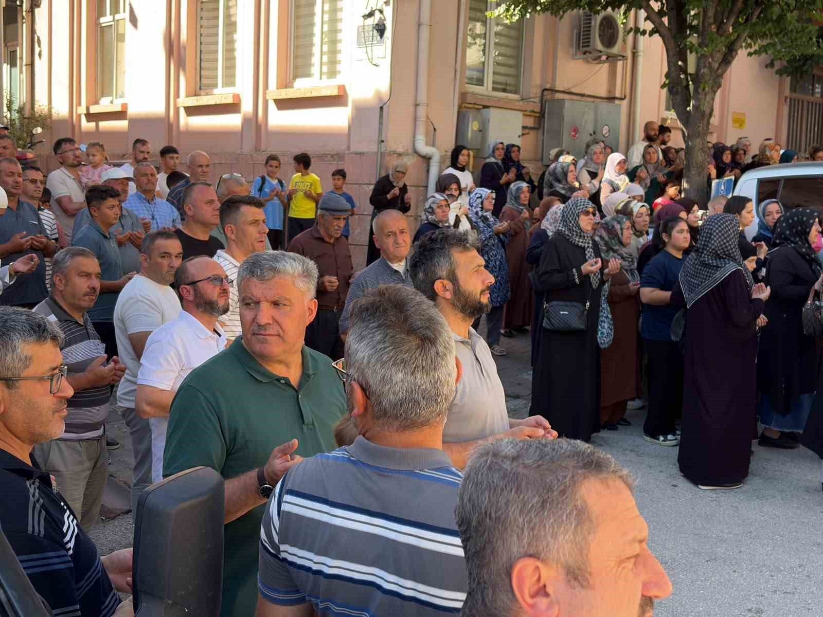 Tosya’da 19 kişilik umre kafilesi dualarla uğurlandı