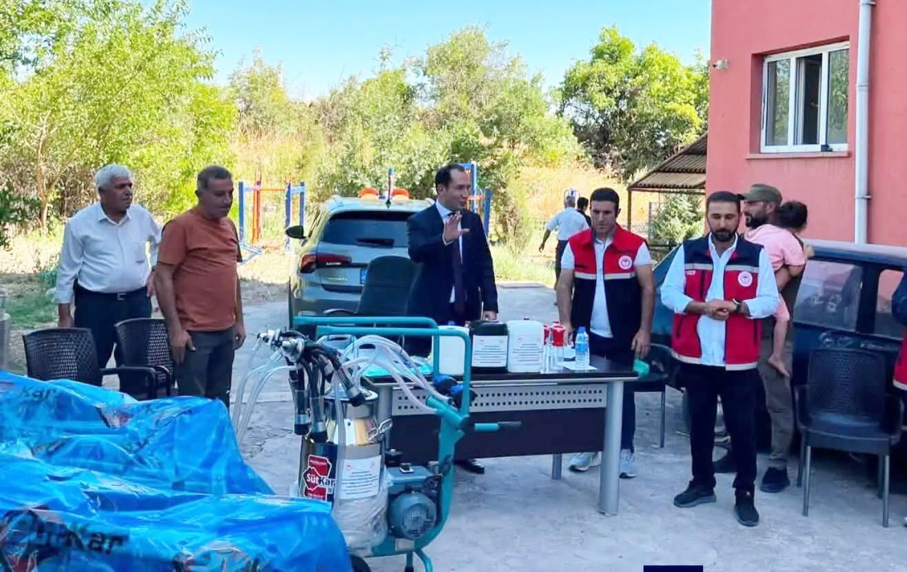 Gerger’de üreticilere yüzde 50 hibeli süt sağım makinesi desteği