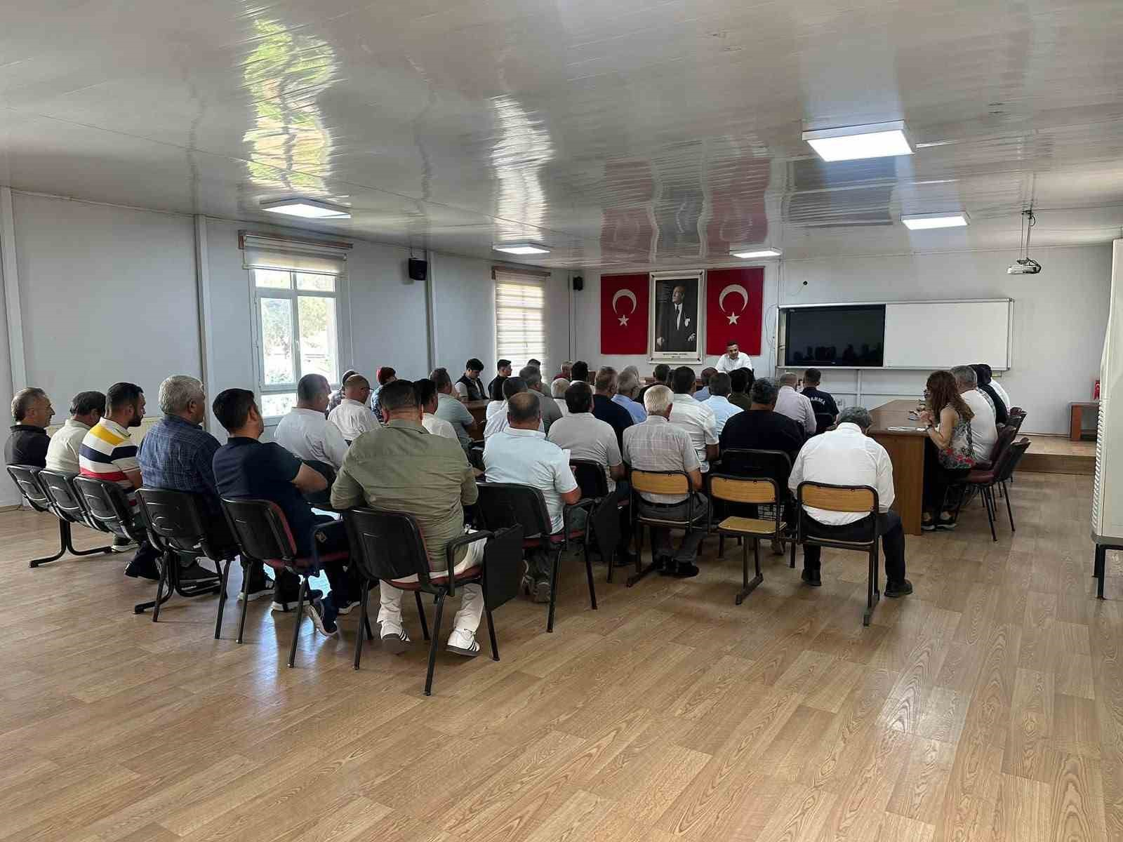 Sarıgöl’de muhtarlarla kritik toplantı