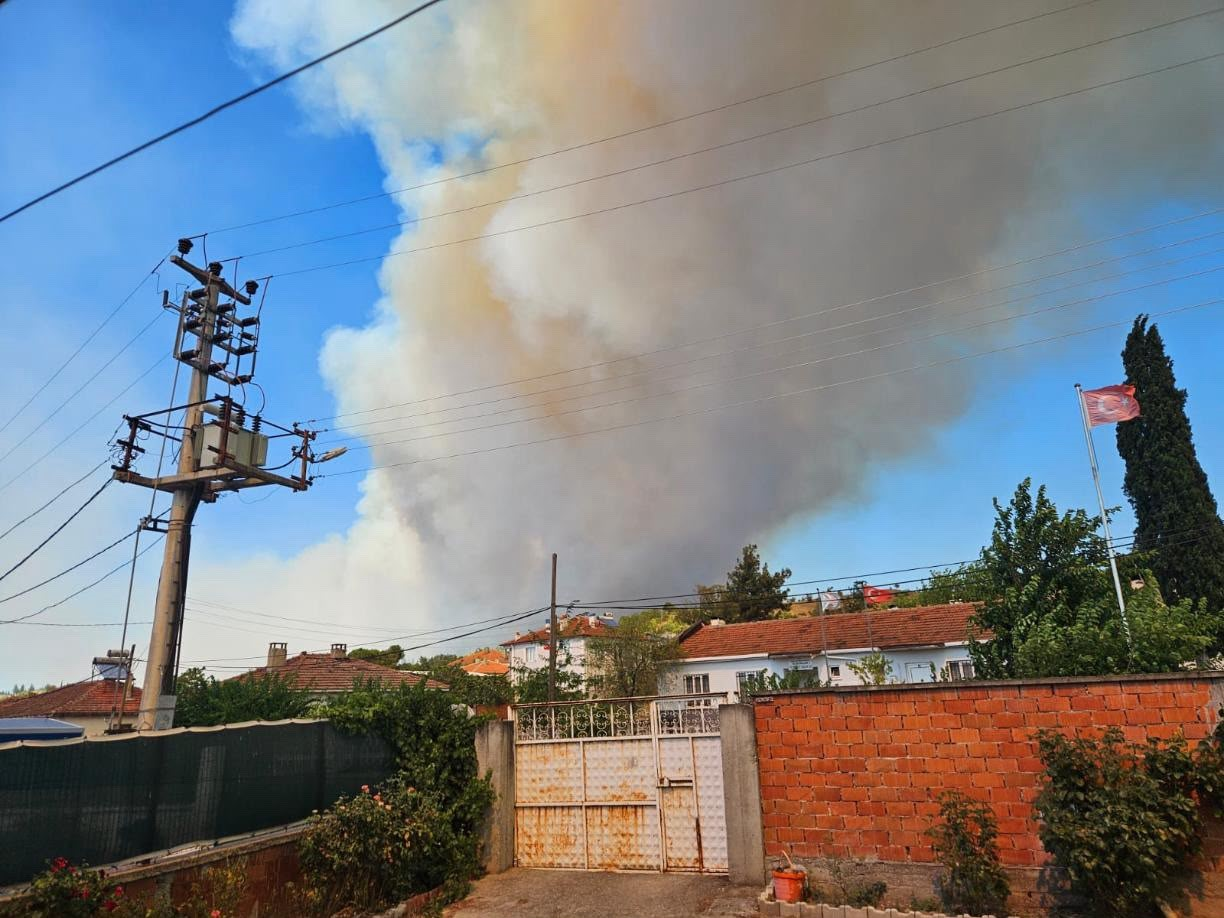 Susurluk’taki orman yangınına havadan ve karadan yoğun müdahale