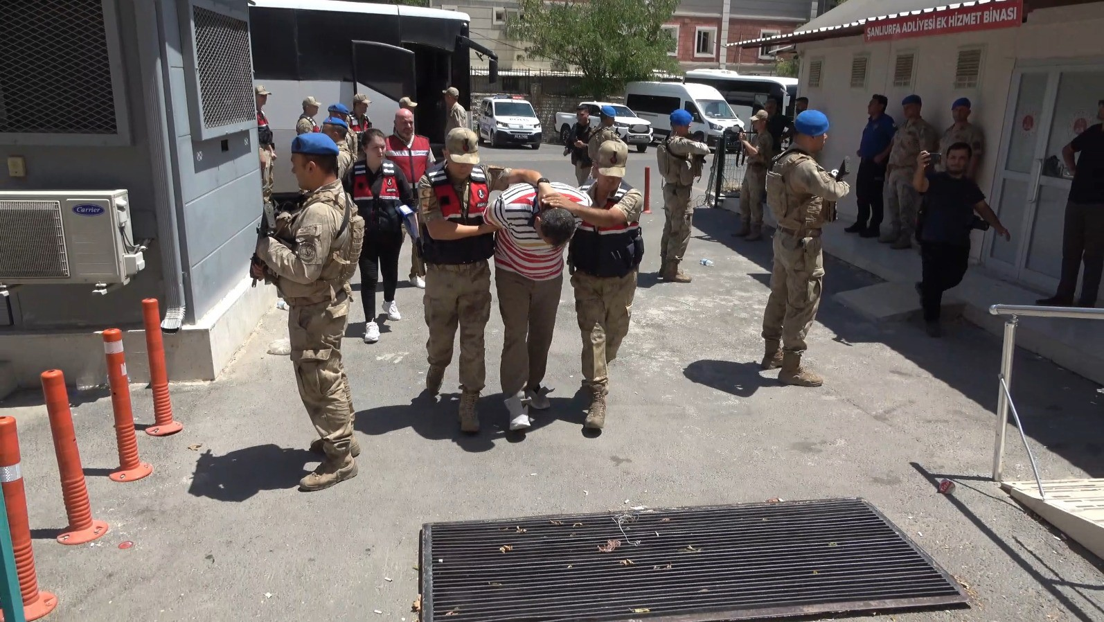 Şanlıurfa’da 12 kilo altın ile 2 milyon TL’yi gasbeden zanlılar tutuklandı