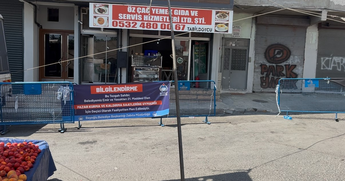Beyoğlu’nda ‘armut’ seçme tartışmasında pazarcı müşterinin başına kalas fırlattı: Pazarcı tutuklandı
