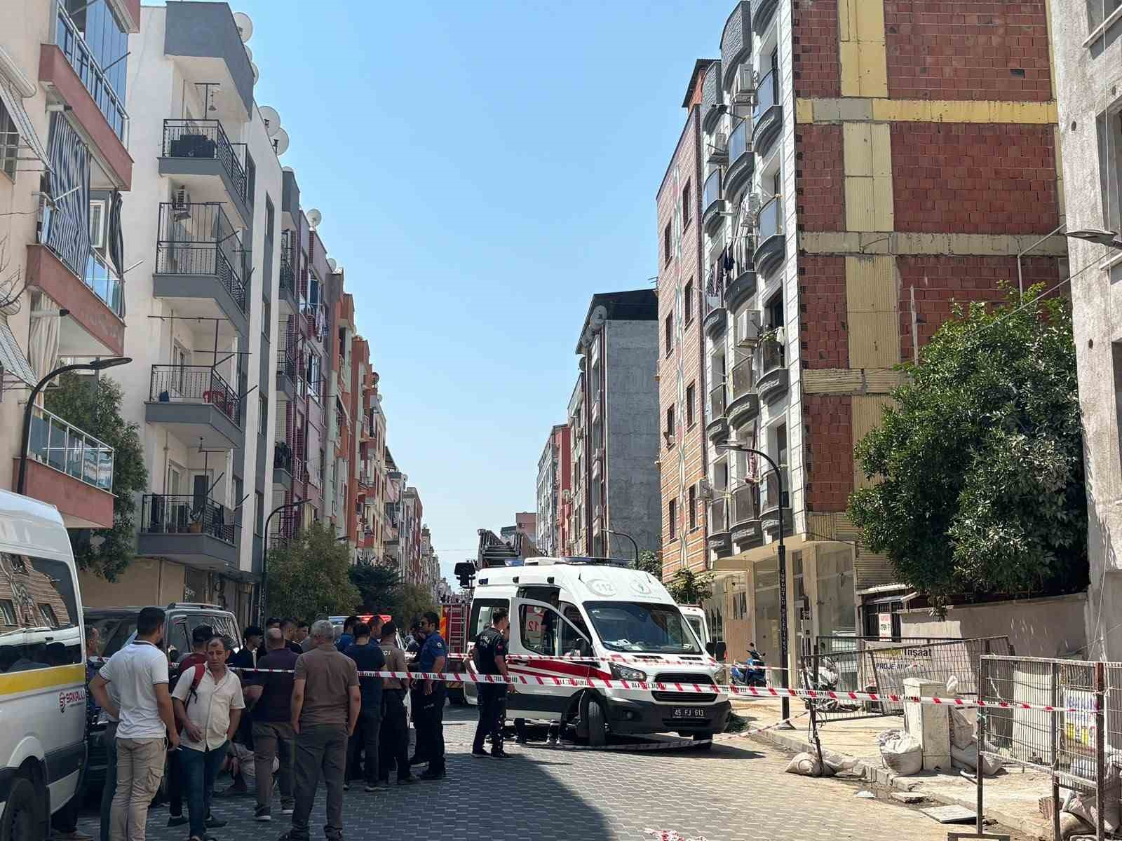 Çatıdan atlayan şahıs ağır yaralandı