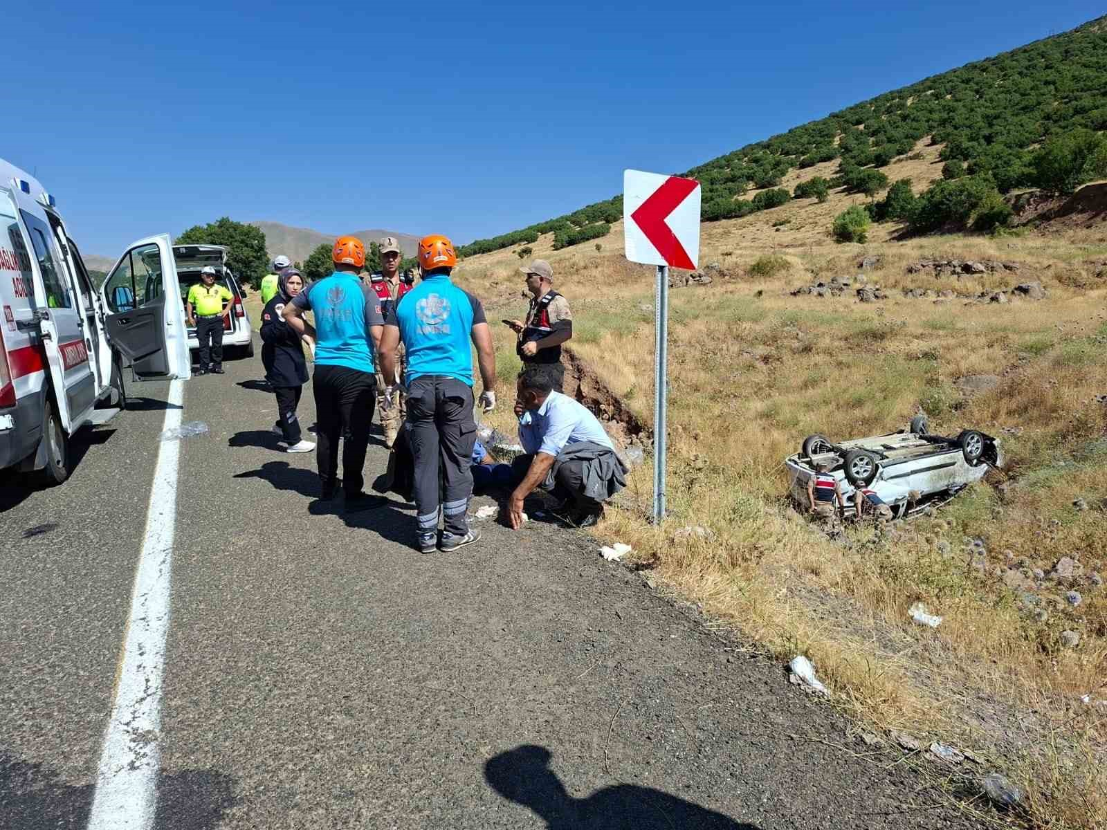 Bingölde araç takla attı: 6 yaralı