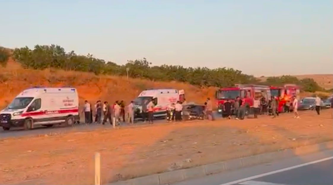 Gaziantep’te otomobiller çarpıştı: 3 ölü, 3 yaralı