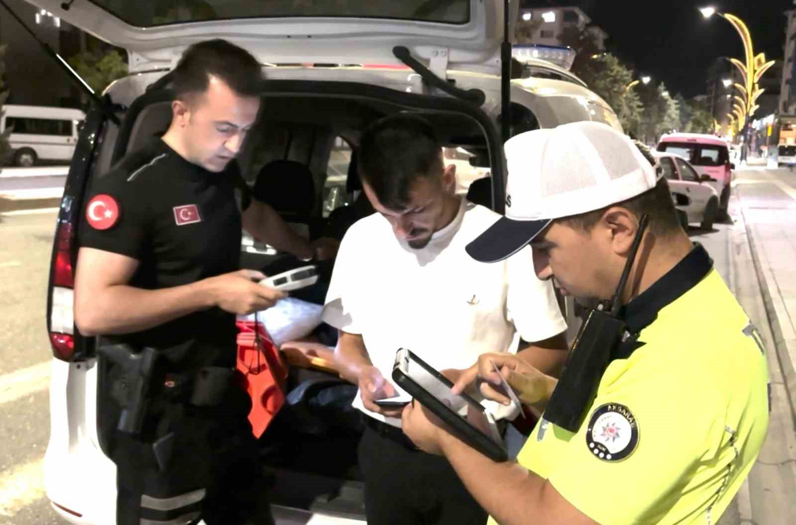 Alkollü minibüs kullanan sürücünün ehliyetine el kondu