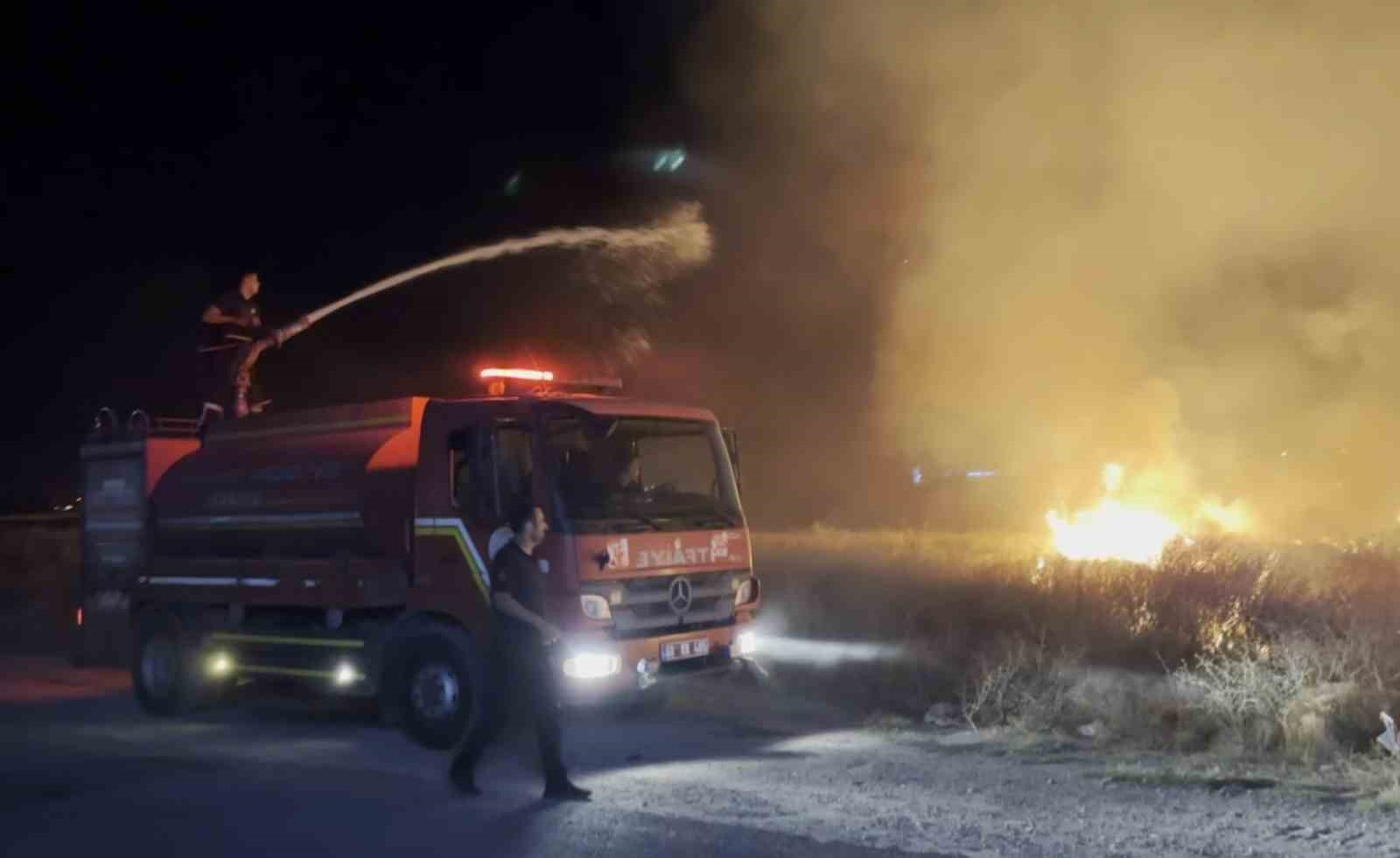 Aksaray’da boş arazideki ot yangını korkuttu