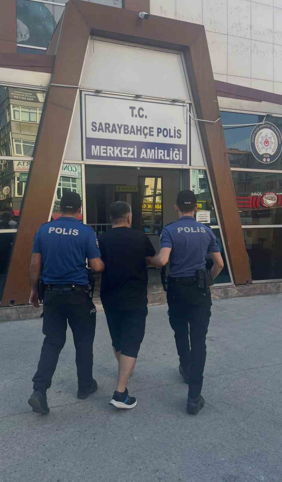 Polisi görünce kaçtılar: Biri hükümlü çıktı, diğerine 200 bin lira ceza kesildi
