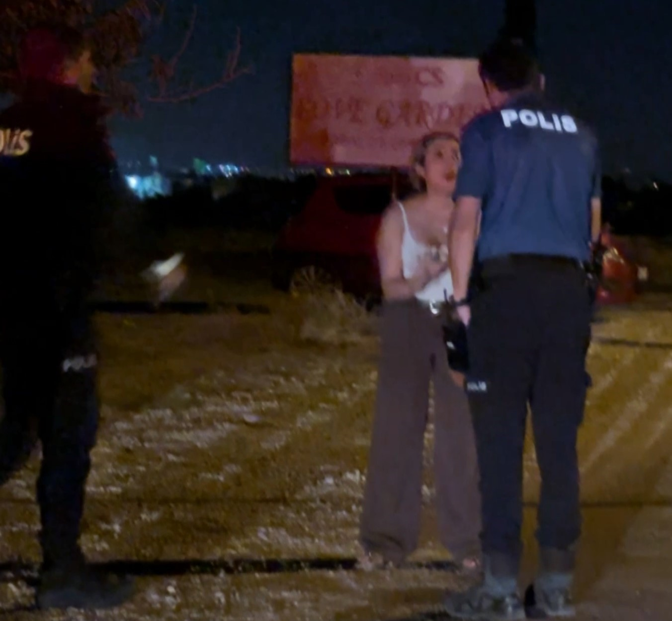 Stüdyo bahçesinde darp edilen kadını polis kurtardı