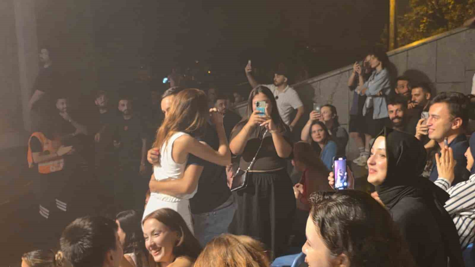 Gökhan Türkmen konserinde 9 evlilik teklifi