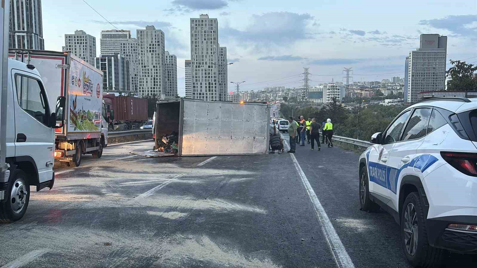 Esenyurt’ta 11 araç kazaya karıştı: 2’ ağır 6 yaralı