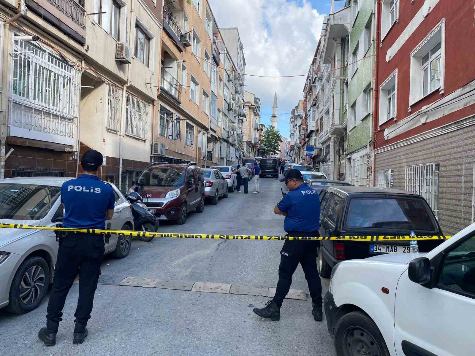 Fatih’te dehşet: Emekli polis eşini ve çocuğunu öldürdükten sonra intihar etti