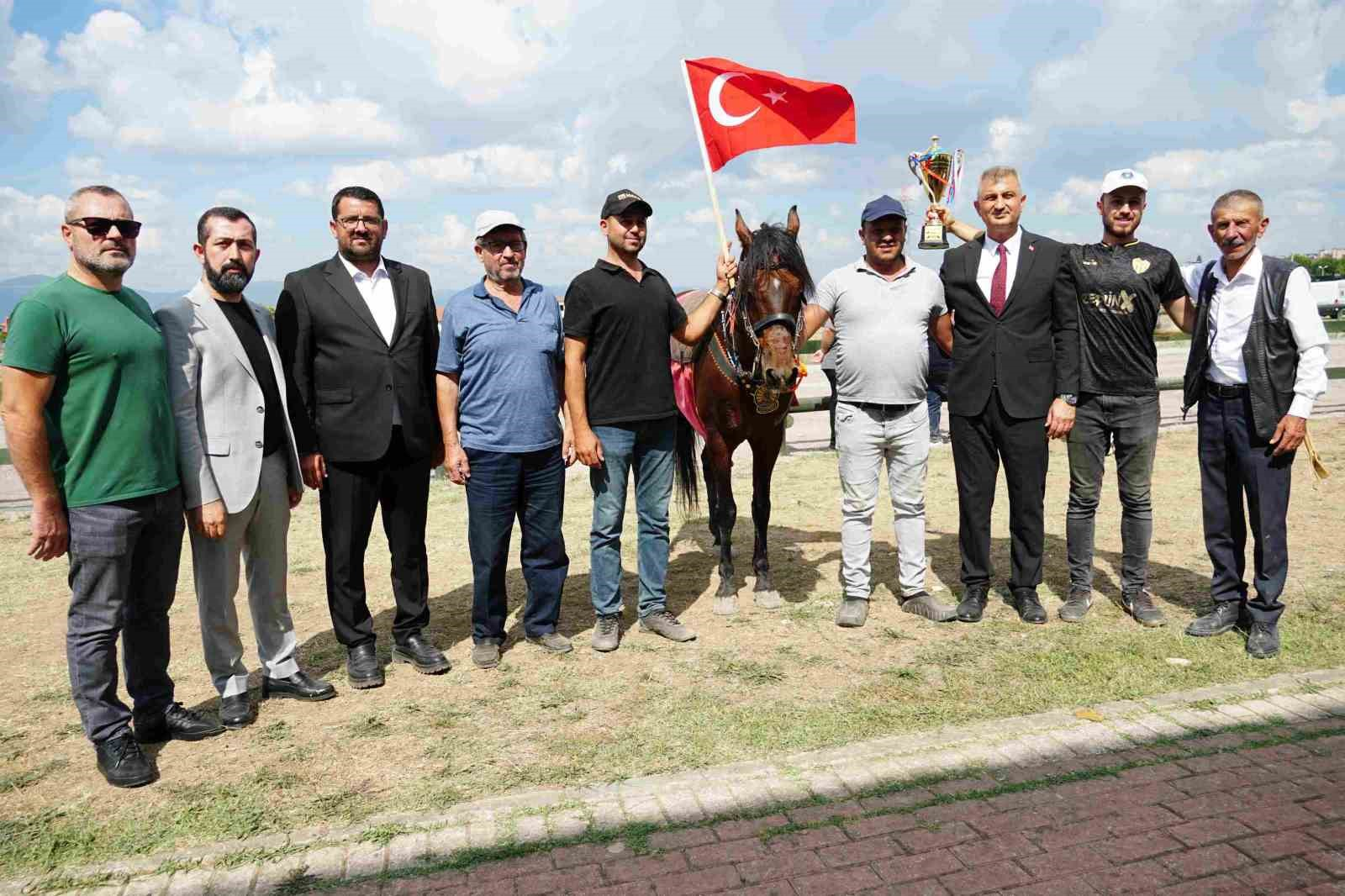 Rahvan at koşusunda altın kemer sahibini buldu