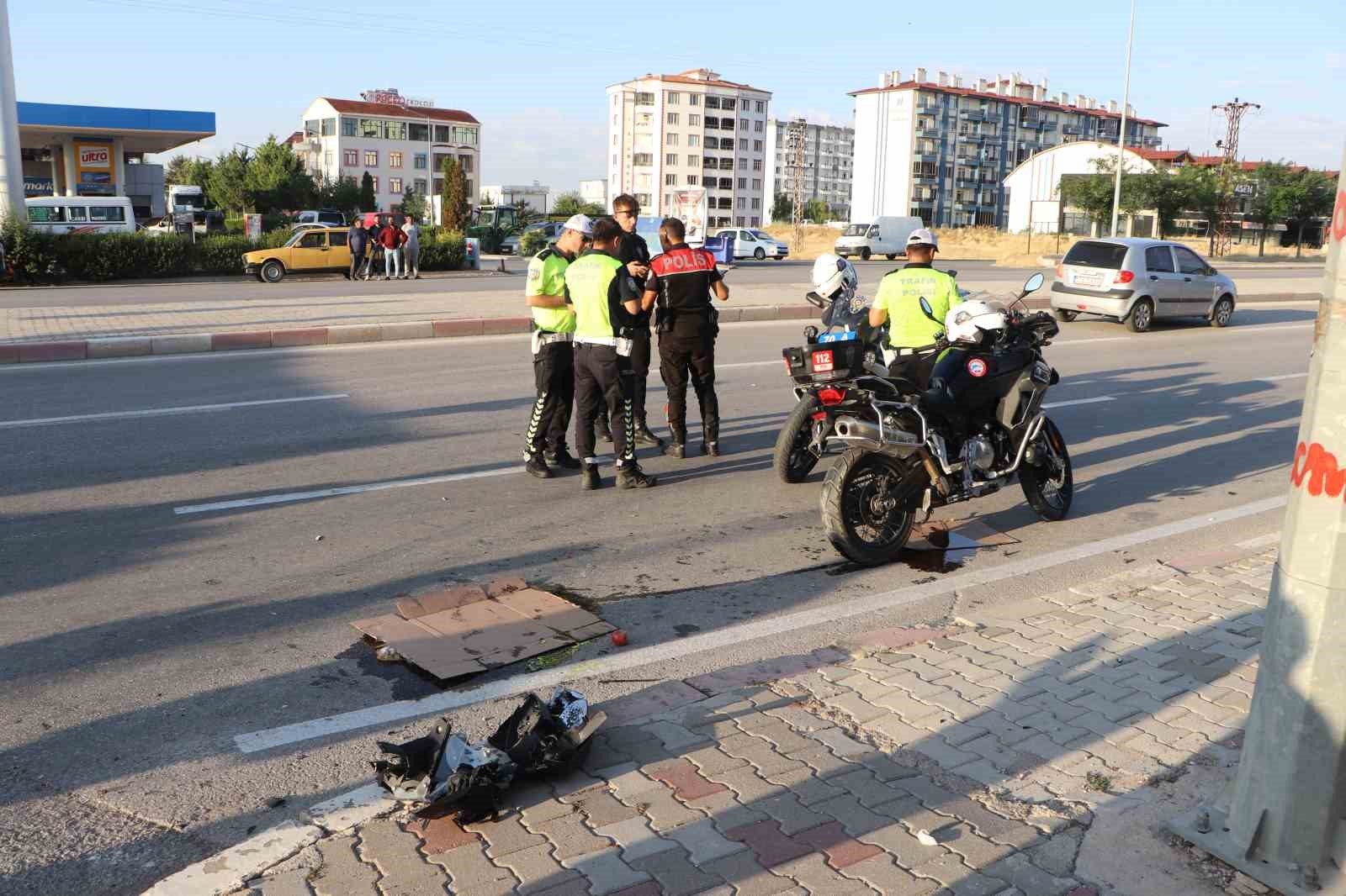 Karaman’da otomobille Yunus timi çarpıştı: 1 polis yaralı