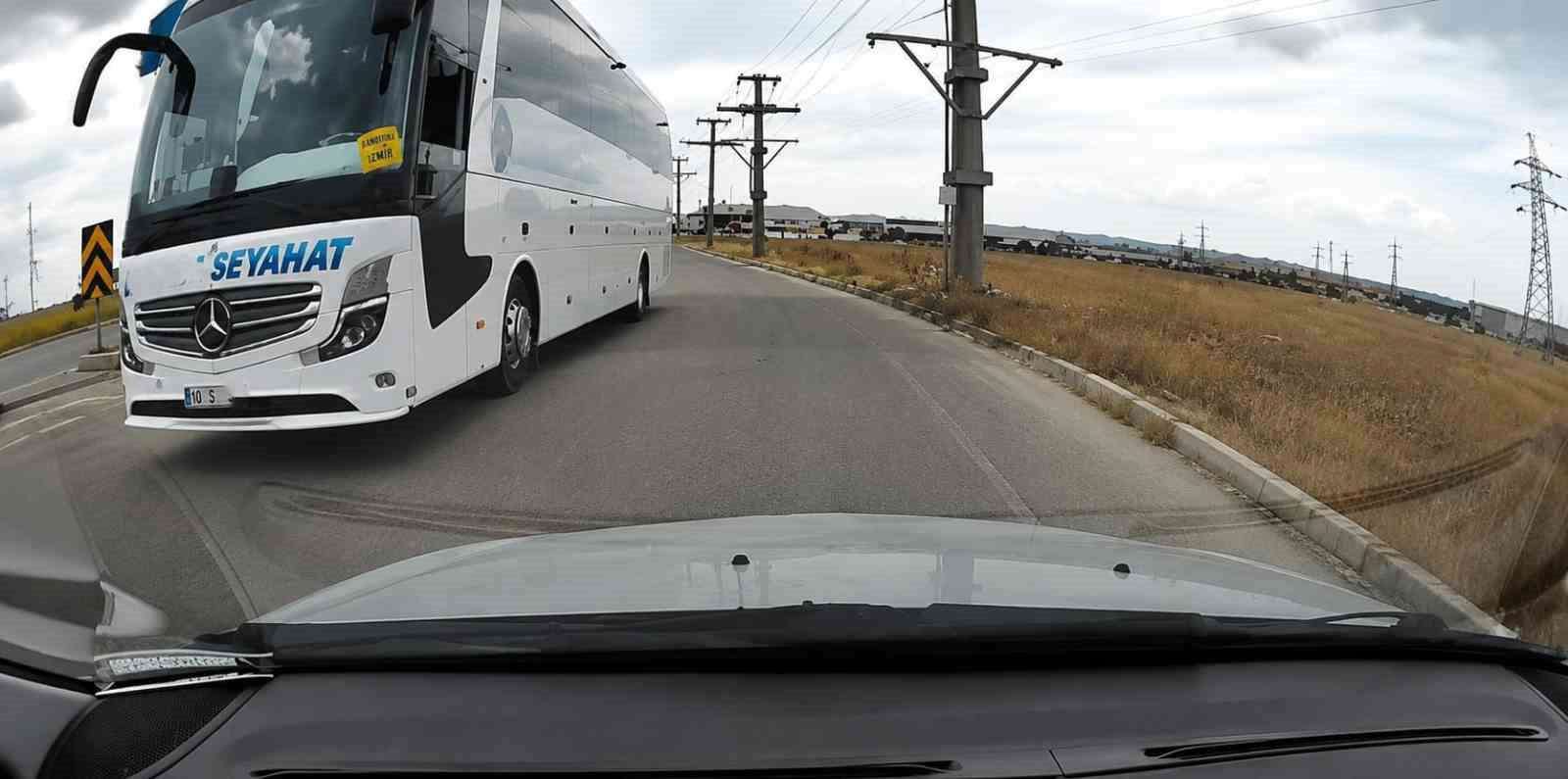 Ters yönden çıkan yolcu otobüsü tepki çekti