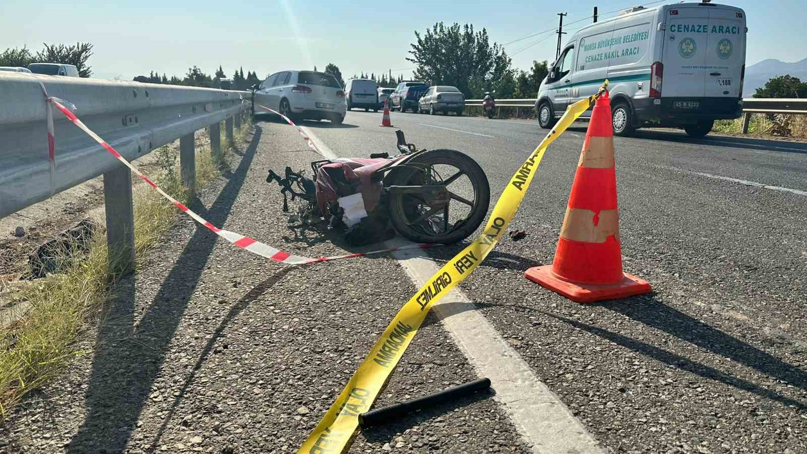 Otomobil motosiklete arkadan çarptı: 1 ölü 3 yaralı