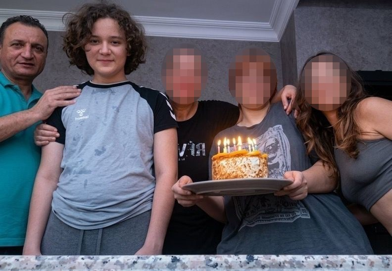 Okul saldırganını annesi yüzünde ve sırtında siyah nokta olduğu için güzellik merkezine götürmüş