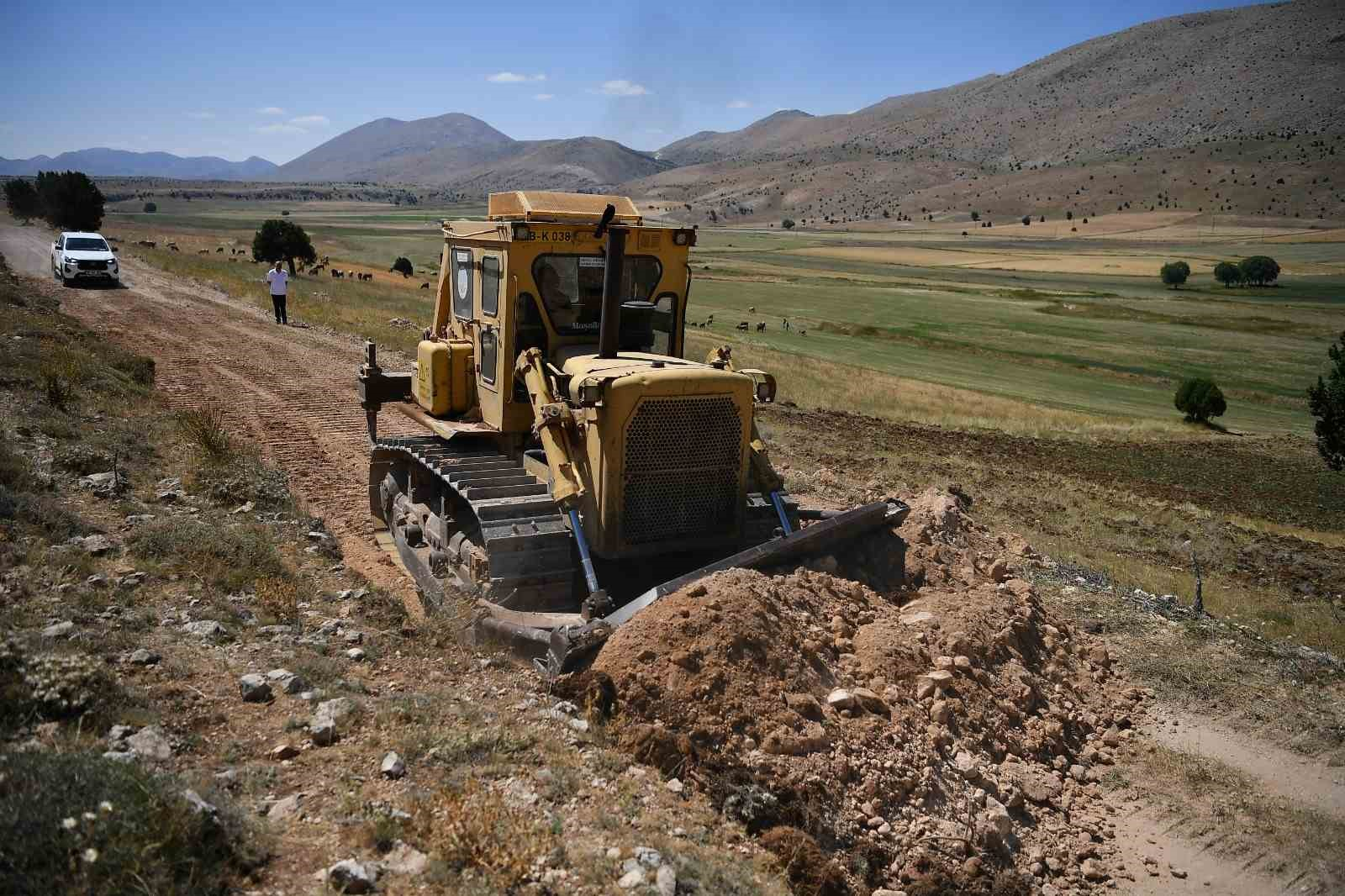 Büyükşehir’den Sarız ve Pınarbaşı kırsalında ulaşım hamlesi: Çavdar- Kırkgeçit arasında yol çalışması başladı