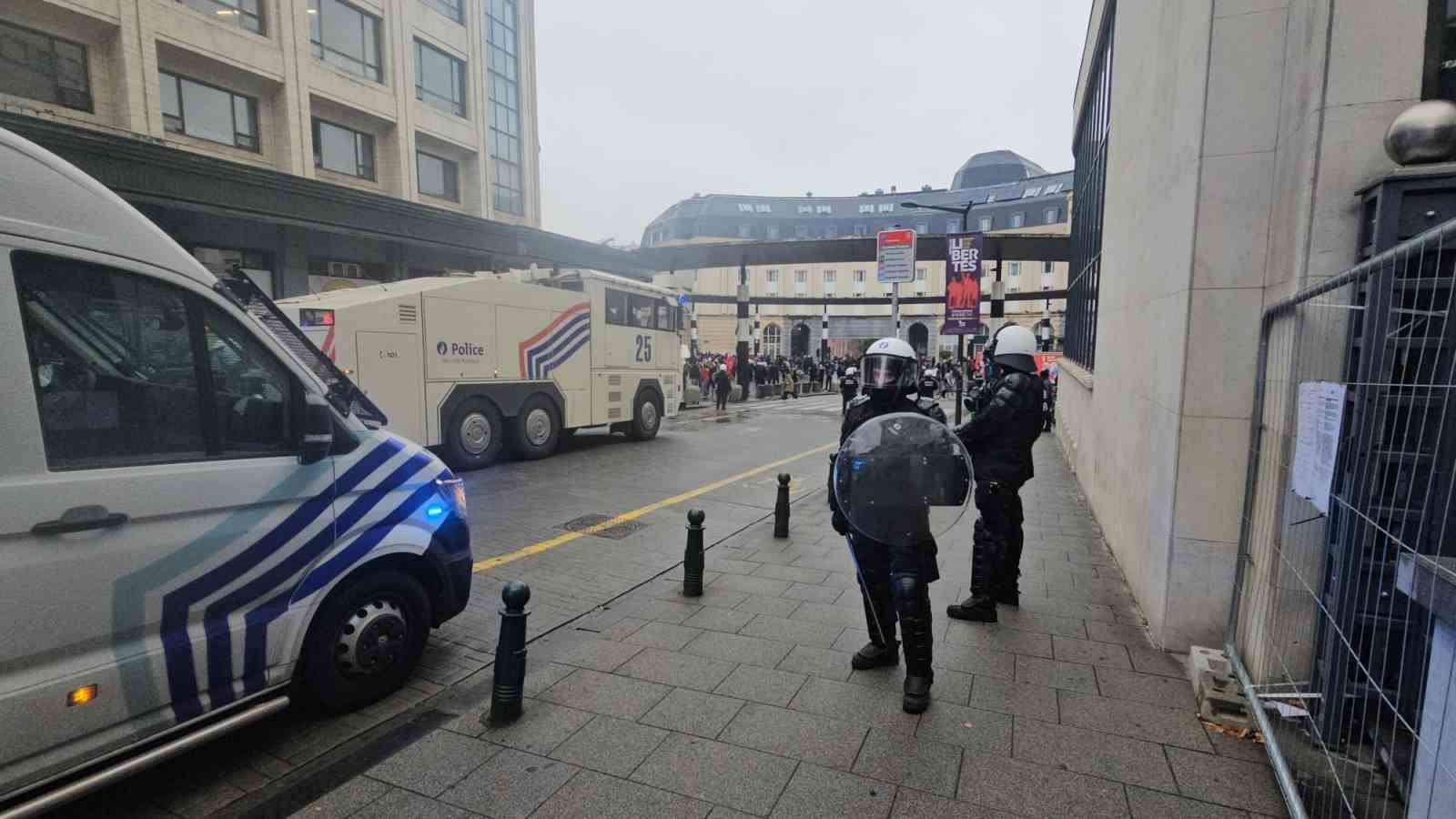 Hükümeti protesto gösterilerinde Brüksel savaş alanına döndü