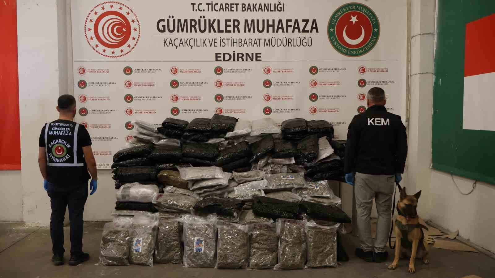 Gümrüklerde gerçekleştirilen operasyonlarda binlerce uyuşturucu madde ele geçirildi