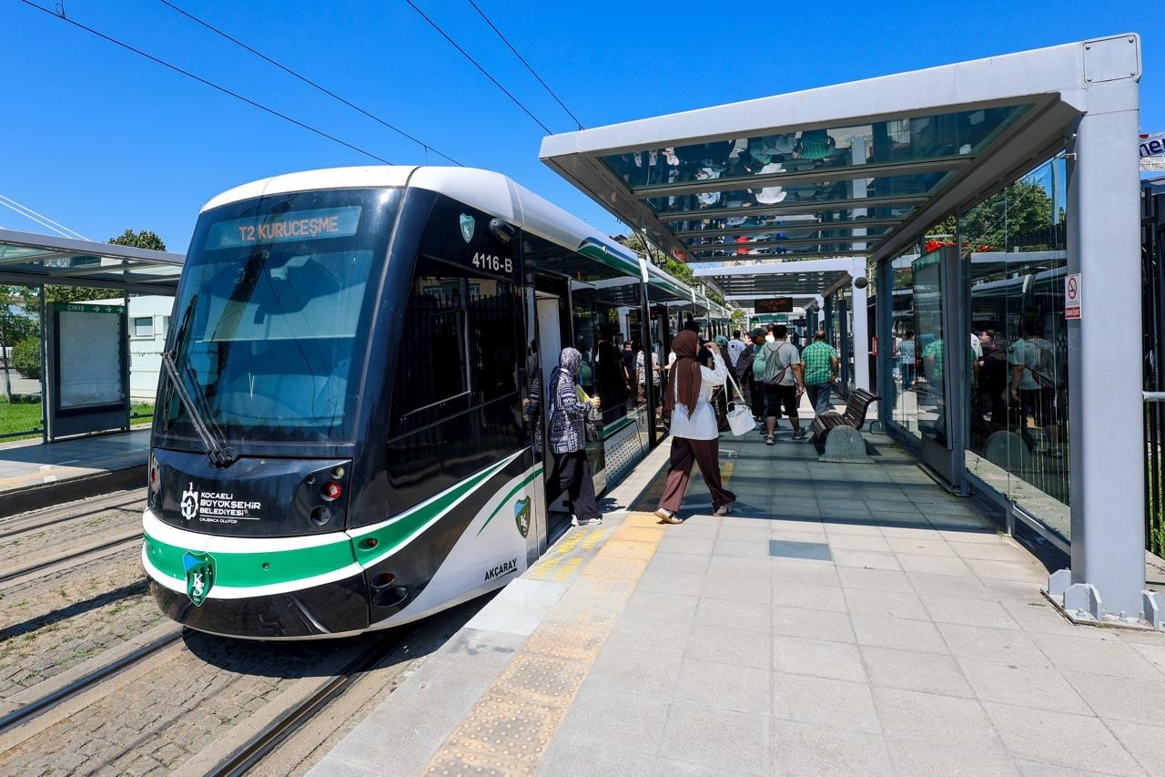 Akçaray, günlük 85 bin 546 yolcuyla rekor kırdı