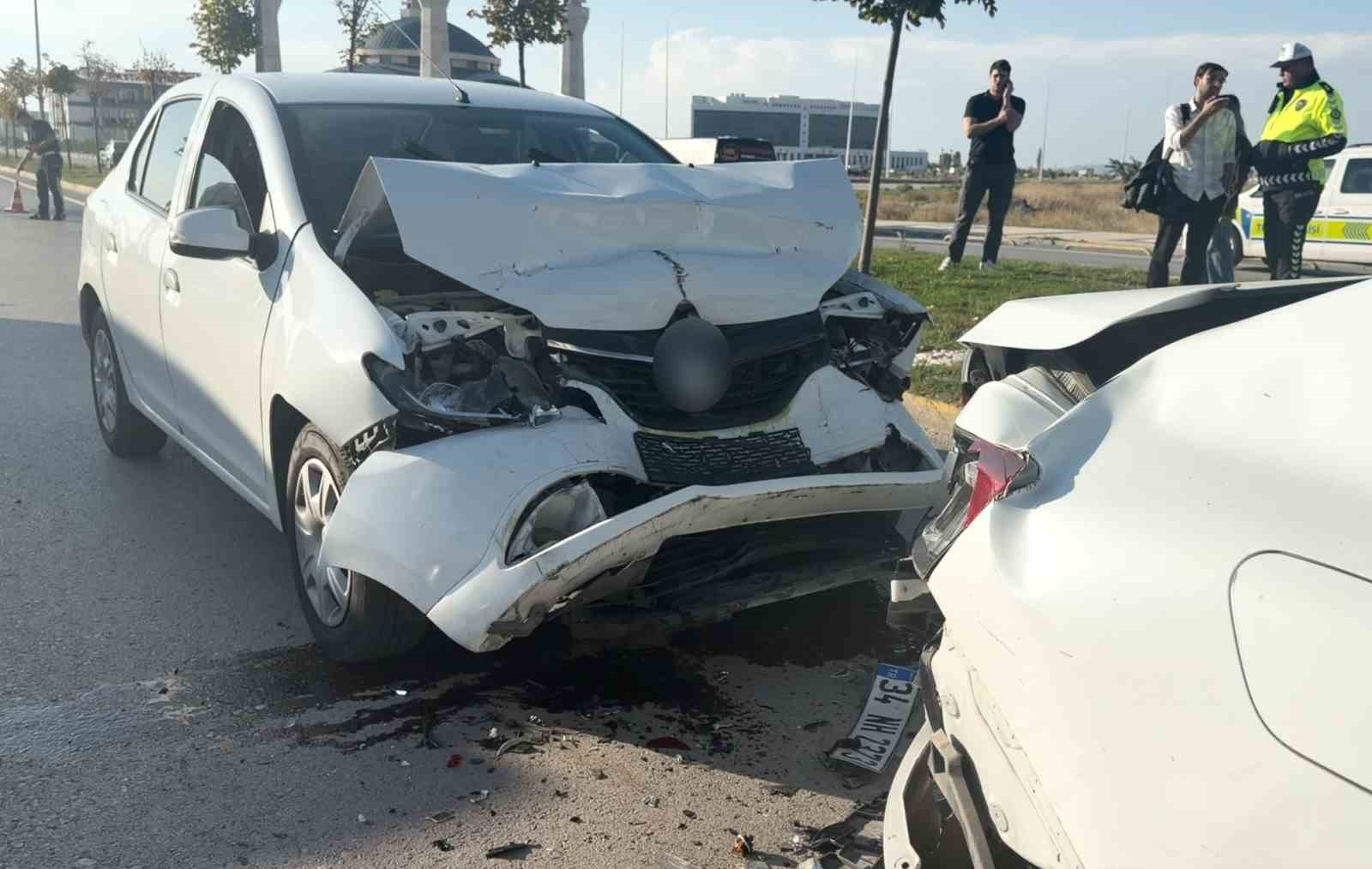 Aksaray’da 4 araçlı zincirleme trafik kazası