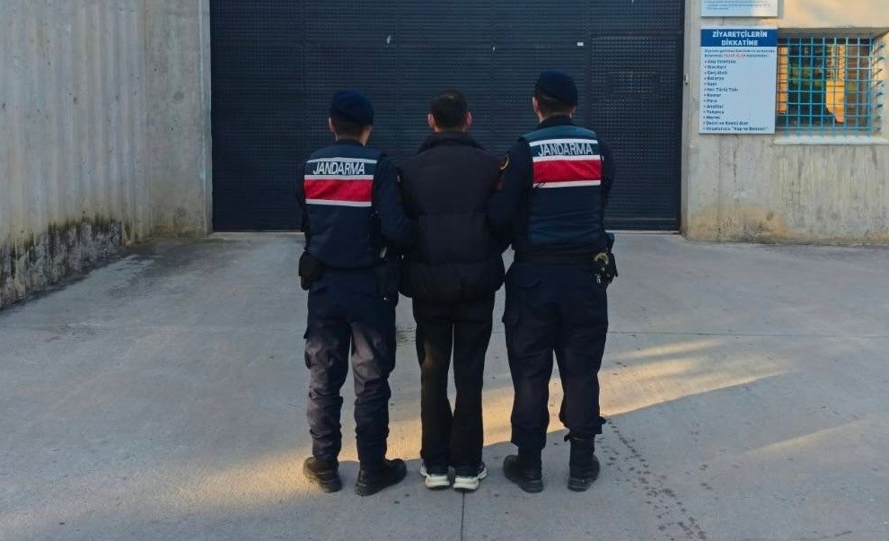 Bafra’da 11 yıl 3 ay hapis cezasıyla aranan şahıs yakalandı