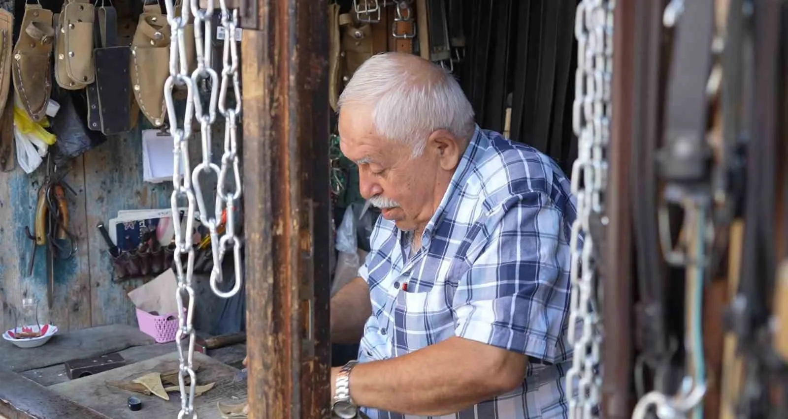 2 metrekarelik dükkanında üretiyor, 81 ile gönderiyor