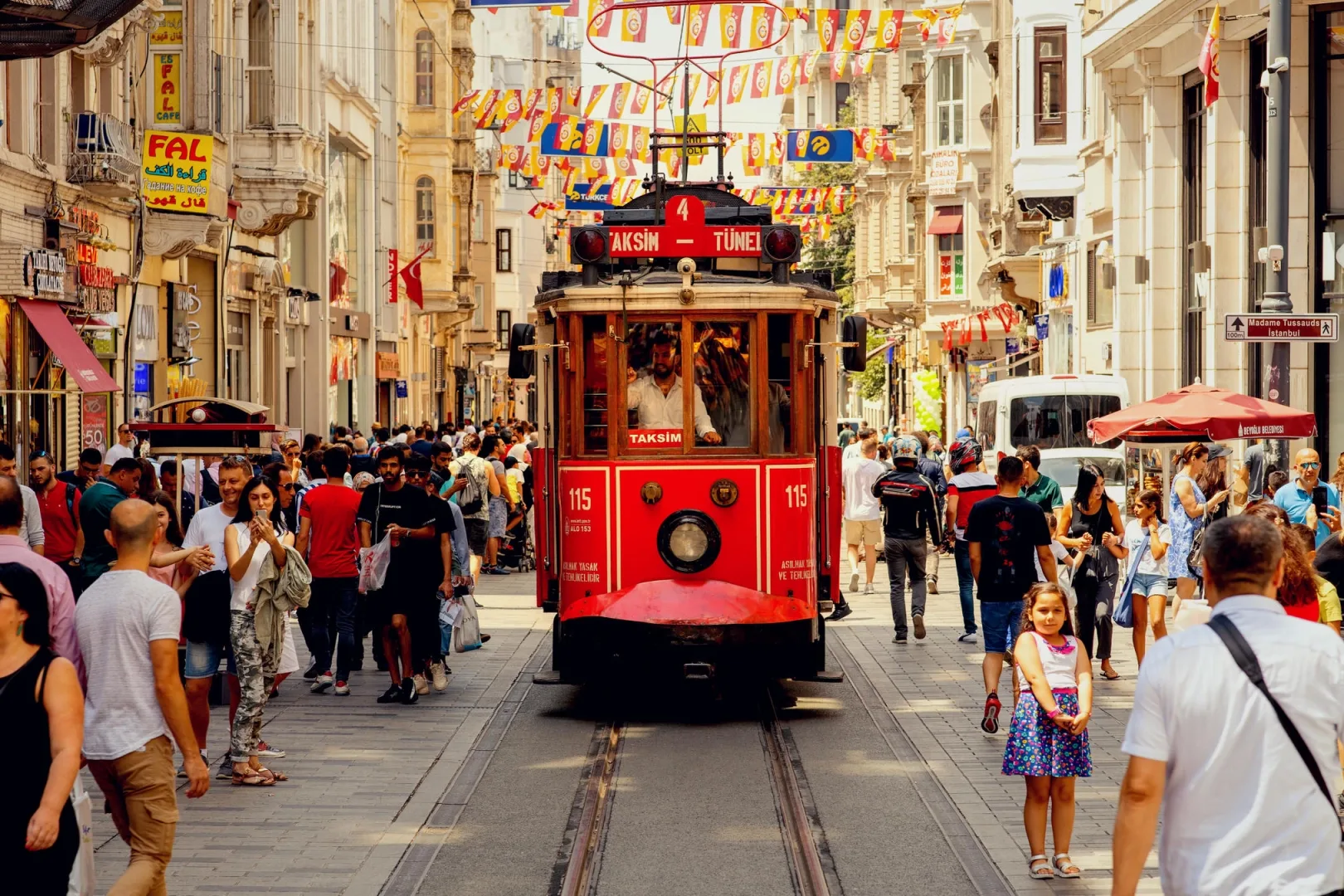 2025'te 2,4 milyon kişi iller arasında göç etti... İstanbul en fazla göç alan ve veren il oldu