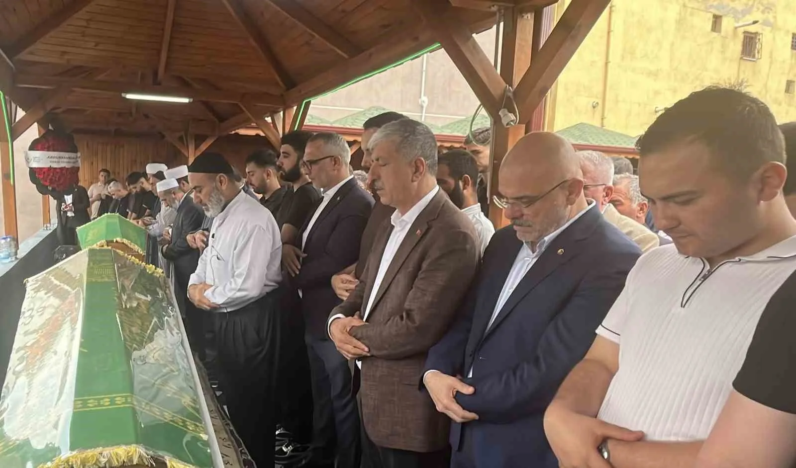 3 ay sonra düğünü olacaktı: Baba ve oğul gözyaşlarıyla son yolculuğuna uğurlandı
