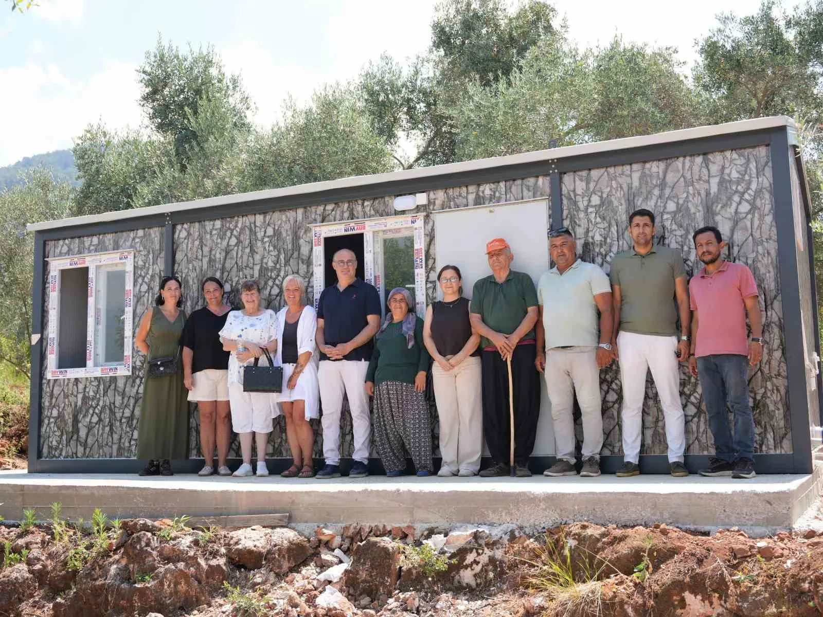 400 kilometrelik iyilik yürüyüşü Alanya’da ihtiyaç sahibi aileye yuva oldu