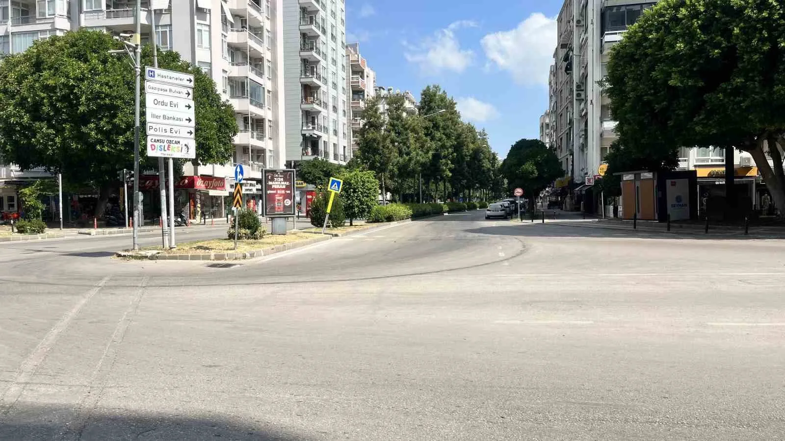 Adanalılar sıcaktan kaçtı, cadde ve sokaklar boş kaldı