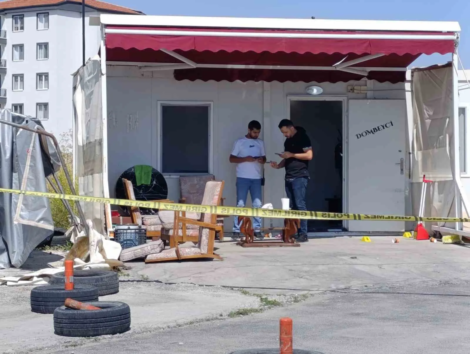 Afyonkarahisar’da minibüs durağına silahlı saldırı: 1 ölü, 1 yaralı