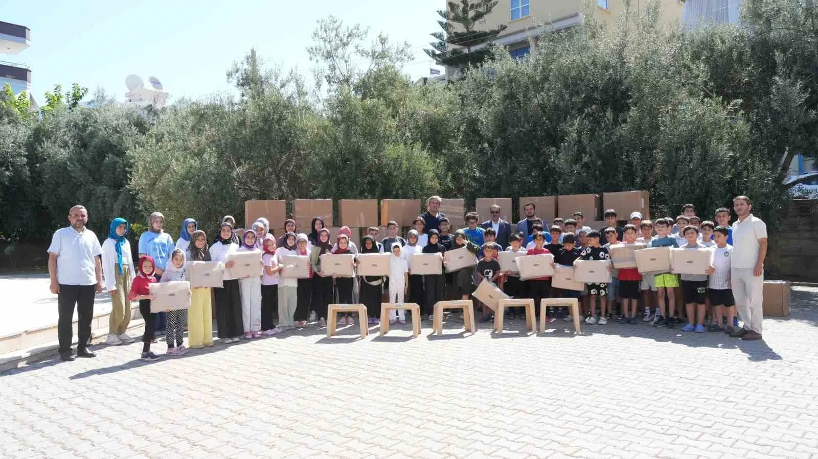 Alanya Belediyesi’nden Kur’an kurslarına 800 rahle desteği