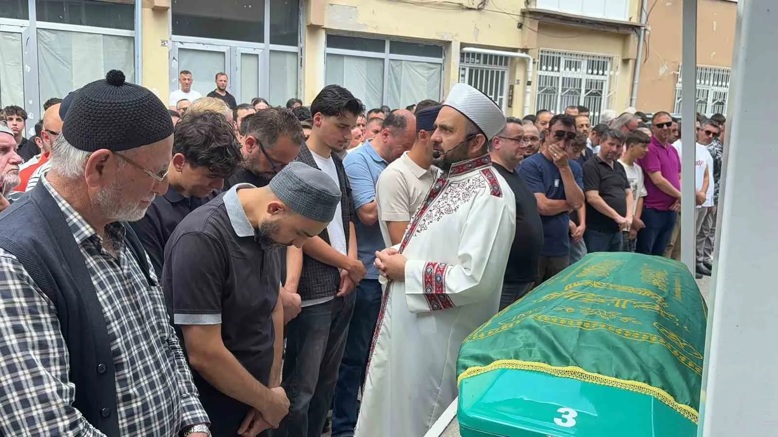 Alanya’daki otel yangınında ölen stajyer öğrenci Kütahya’da son yolculuğuna uğurlandı