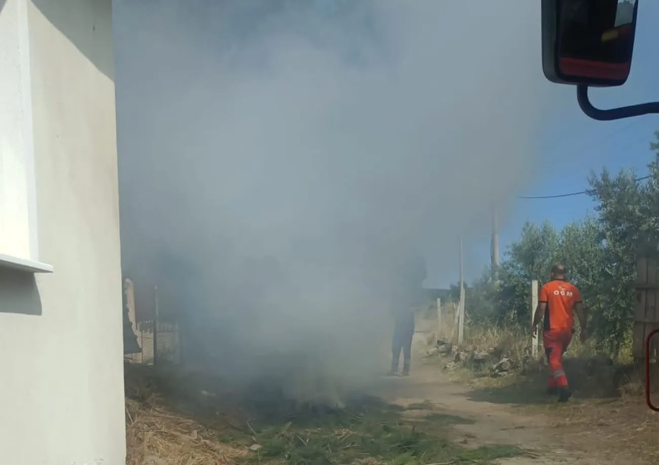 Anız ateşi felakete dönüşmeden söndürüldü