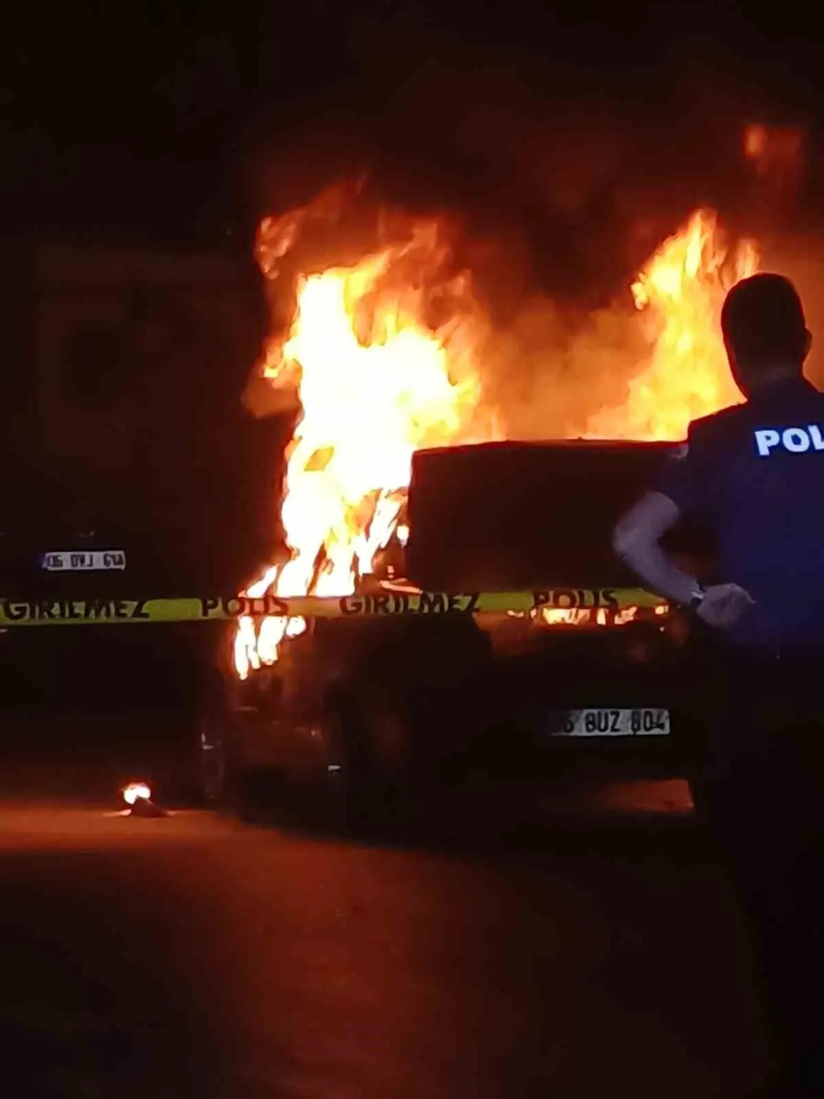 Ankara’da seyir halindeki araç alev alev yandı