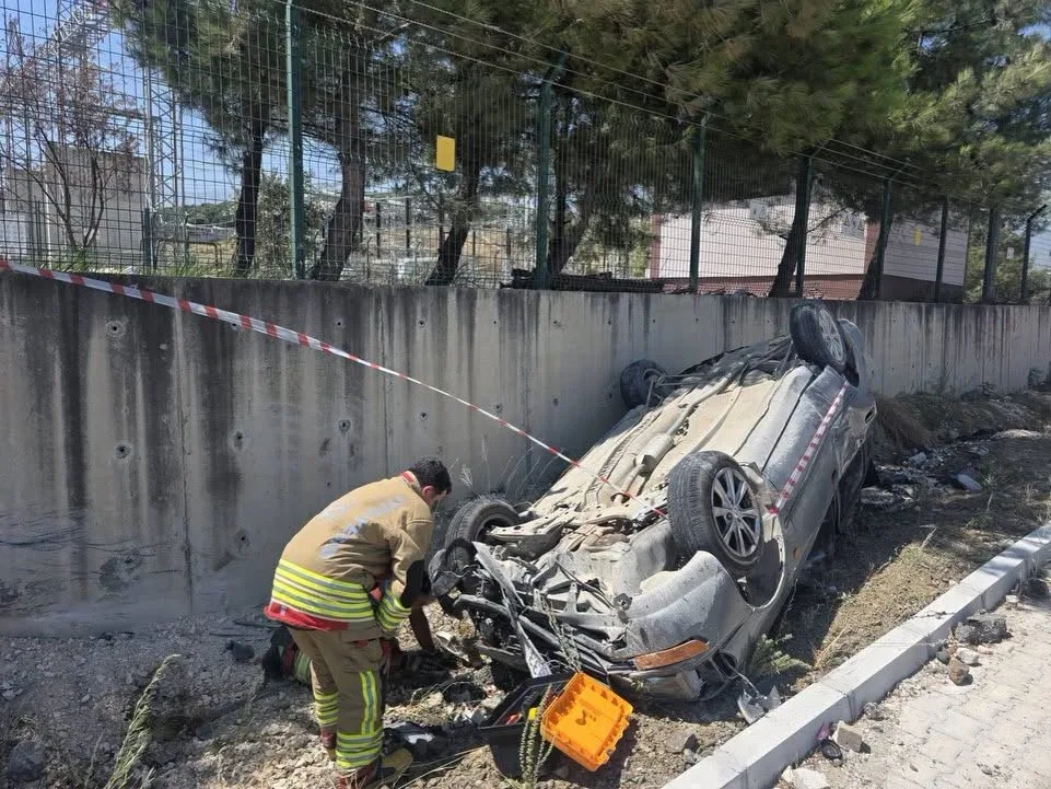Antakya’da takla atan aracın sürücüsü yaralandı