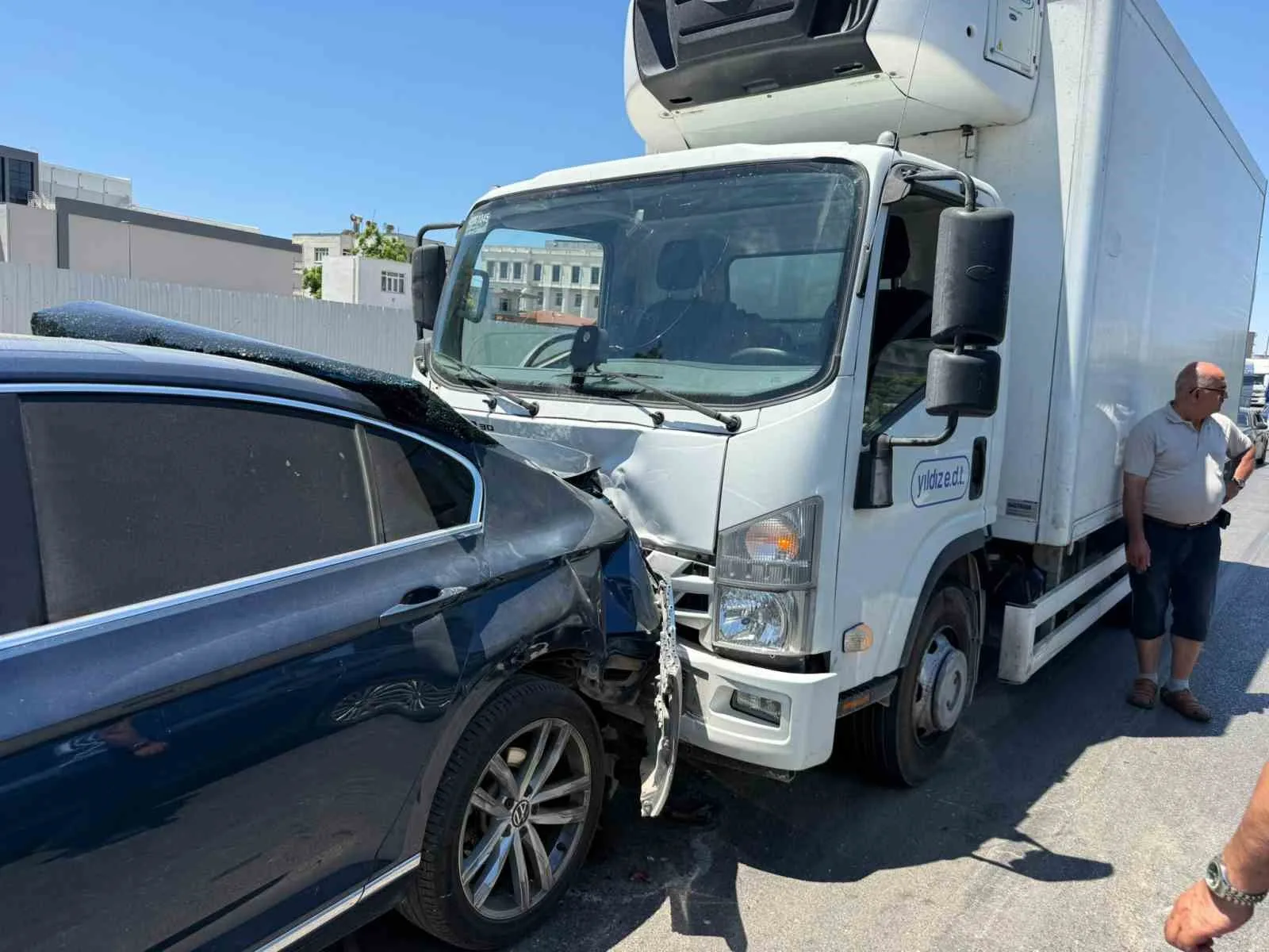 Antalya’da 3 araçlı zincirleme kaza: 2 yaralı