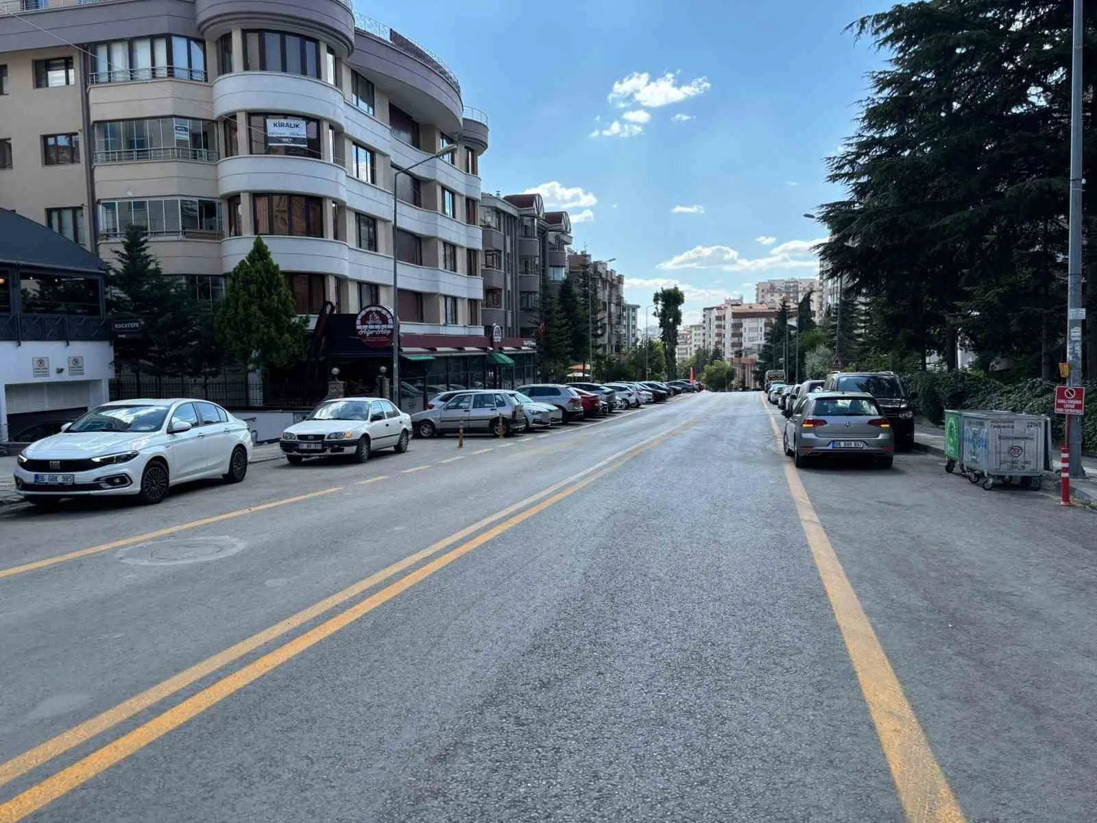 Aracının kontrolünü kaybeden sürücü 7 otomobile çarptı