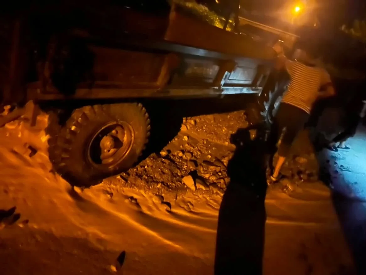 Artvin’de gece etkili olan sağanak taşkınlara neden oldu