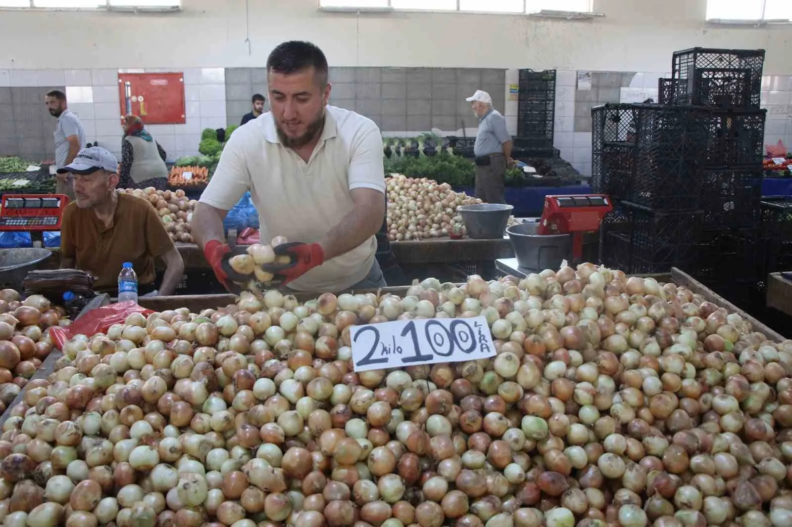 Aşırı yağışlar, soğanın dengesini bozdu