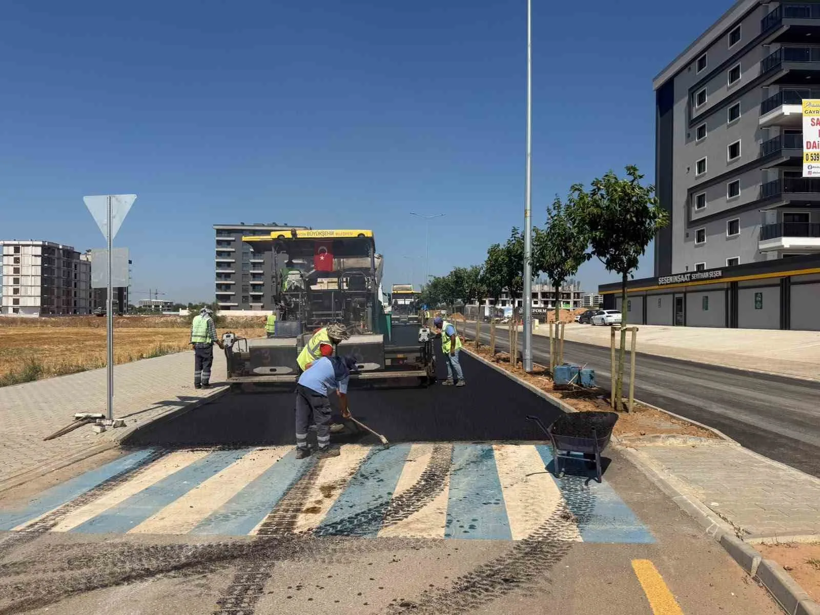 Aydın’ın dört bir yanında yol seferberliği sürüyor