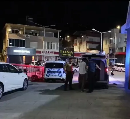 Babasını darp eden ağabeyini bıçaklandı